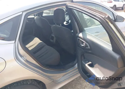 2015 Chrysler 200 Limited z USA, uszkodzony, nr VIN 1C3CCCAB8FN572228